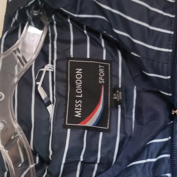 Hooded Jacket with Drawstring - Picture 5 of 9